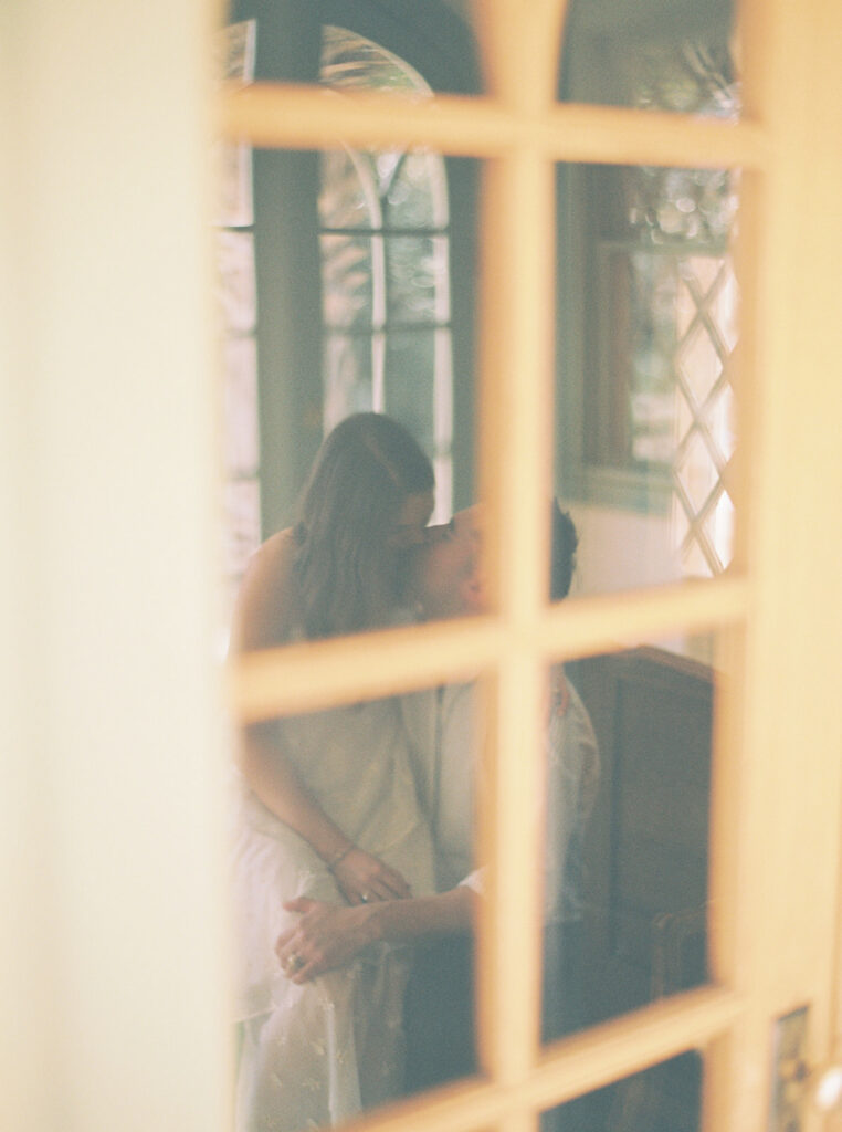Classy Engagement Photos at Laguna Gloria in Austin