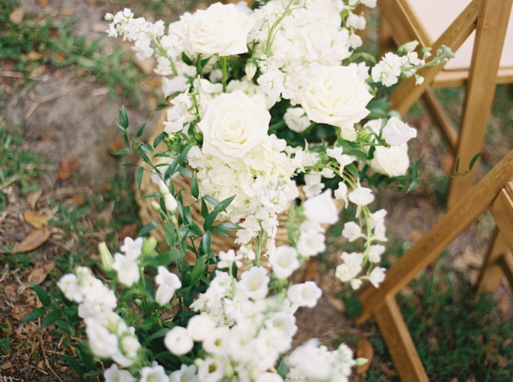 ceremony floral details green and white 